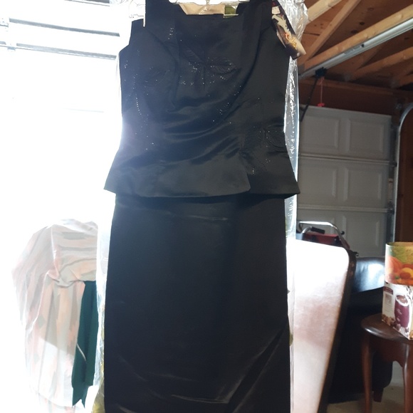 Dresses - Picture 3 of 8